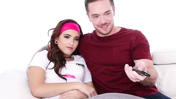 Сводная сестра подрочила брату и трахнулась с ним