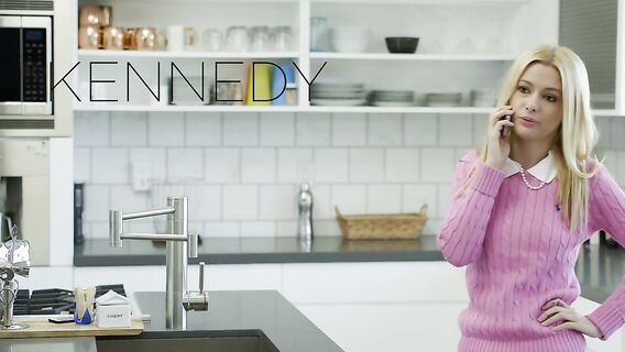 Обиженная блондинка изменила мужу с негром