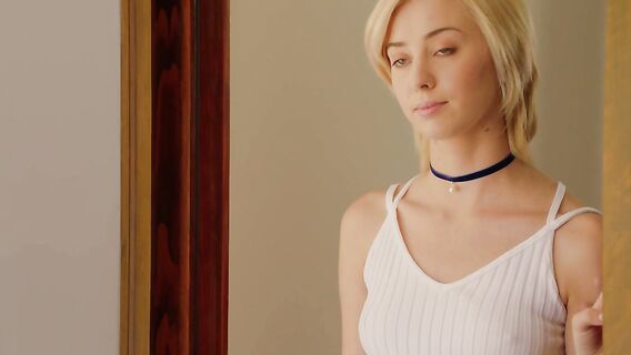 Молоденькая блондинка захотела черного члена