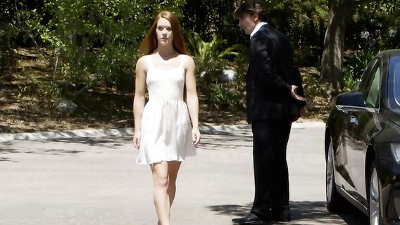 Рыжая девушка занялась анальным сексом с водителем