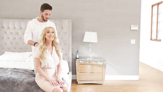 Пасынок сделал грудастой мачехе массаж и кончил внутрь