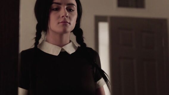 Уэнзди Аддамс трахается кузеном Итт и Пагсли