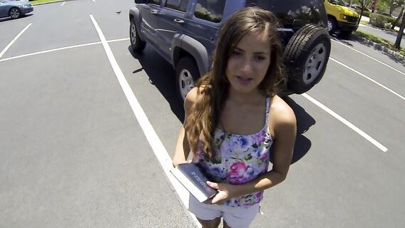 За щедрые пожертвования взяла большой член в рот и киску