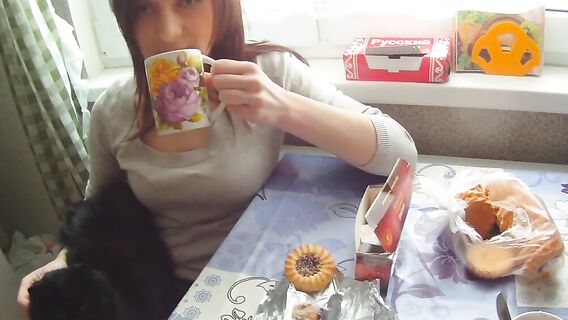 Русский парень пригласил девушку домой согреться и трахнул