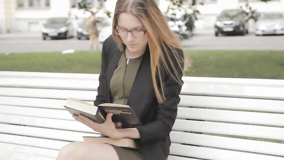 Русская девушка согласилась помочь парню с изучением английского