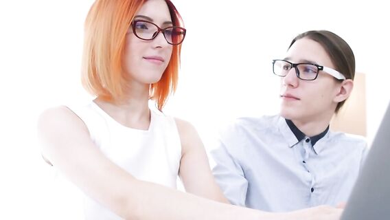 Первый секс рыжей ботанички в очках в тугую девственную попку