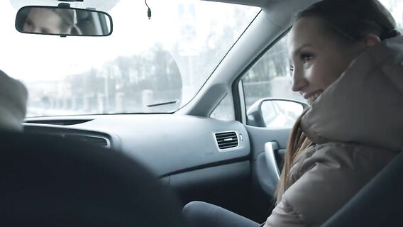 Русский парень подвез застенчивую студентку-подростка и она ему дала