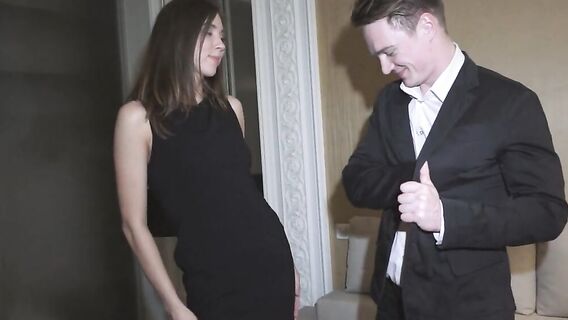 Первый клиент русской проститутки в ажурных чулках