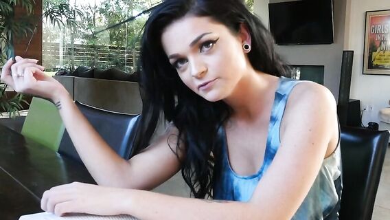 Брат расплатился со сводной сестрой сексом