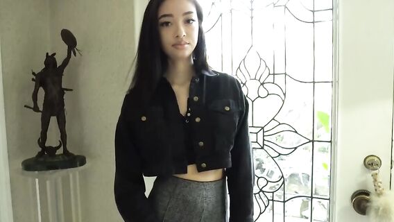 Сводная сестра собралась на вечеринку