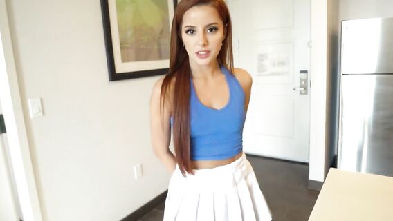 Рыжеволосая сводная сестра пыталась украсть кредитку брата