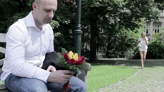 Секс после романтической прогулки в парке