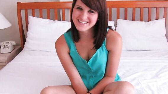 Мужик за 2 тысячи баксов трахнул на кастинге 20-летнюю милашку