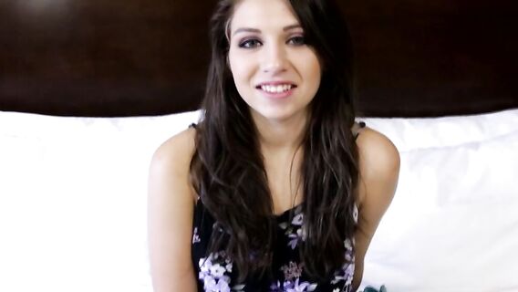 Юная красавица поработала ртом и киской на кастинге