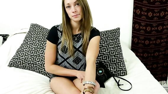 Независимая и скромная девушка оказалась шлюхой