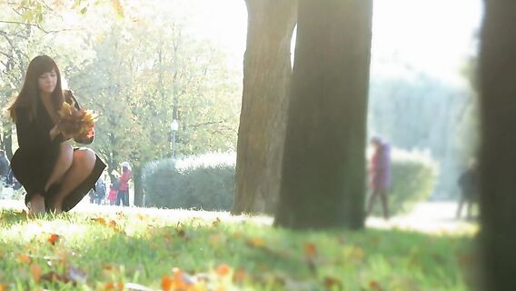 Фотограф встретил на улице красивую девушку и пригласил в гости