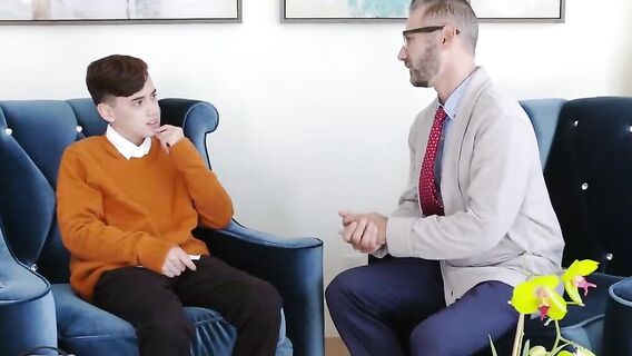 Папа с мамой просят пасынка помочь зачать ребенка